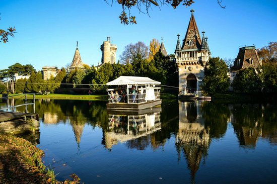 https://mdw-travel-data-us-east-1.s3.amazonaws.com/img/country/Austria/Schlosspark-Laxenburg/img_03.jpg