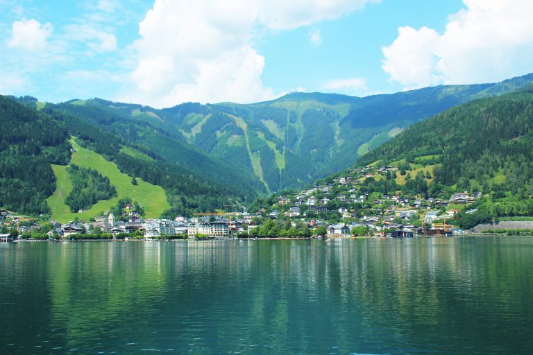 https://mdw-travel-data-us-east-1.s3.amazonaws.com/img/country/Austria/Schmittenhohe/img_01.jpg