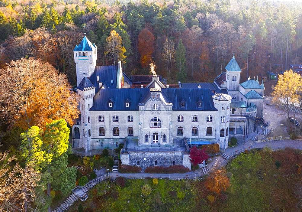 https://mdw-travel-data-us-east-1.s3.amazonaws.com/img/country/Austria/Seeburg-Castle/img_01.jpg