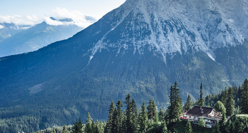 https://mdw-travel-data-us-east-1.s3.amazonaws.com/img/country/Austria/Seefeld/img_02.jpg