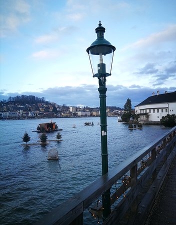https://mdw-travel-data-us-east-1.s3.amazonaws.com/img/country/Austria/Seeschloss-Ort/img_03.jpg