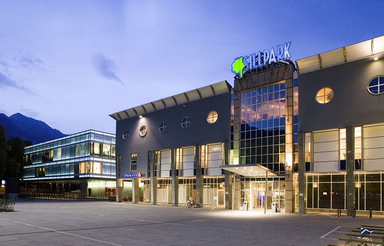 https://mdw-travel-data-us-east-1.s3.amazonaws.com/img/country/Austria/Sillpark-Shopping-Center/img_01.jpg