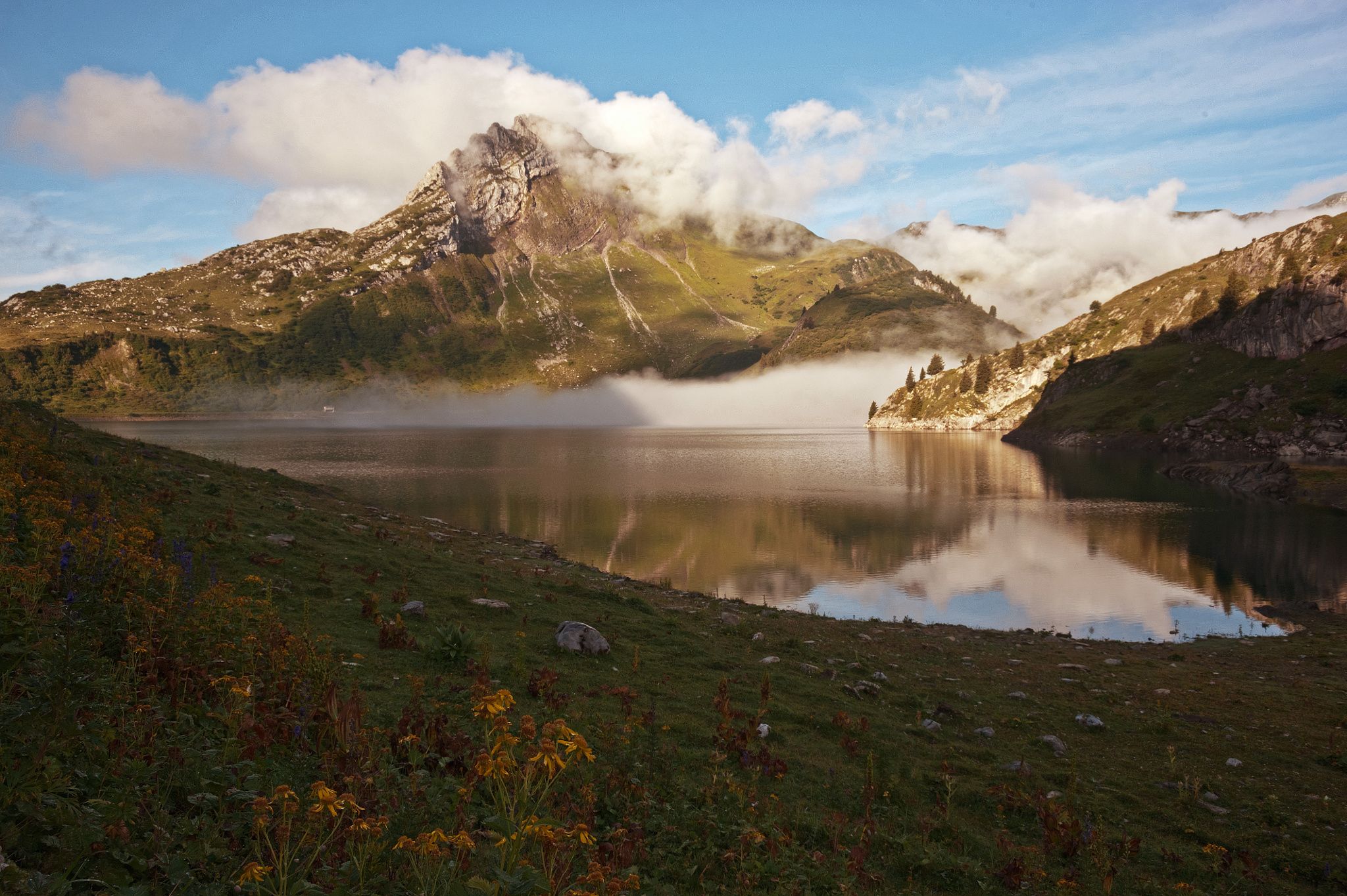 https://mdw-travel-data-us-east-1.s3.amazonaws.com/img/country/Austria/Spullersee-Lake/img_02.jpg