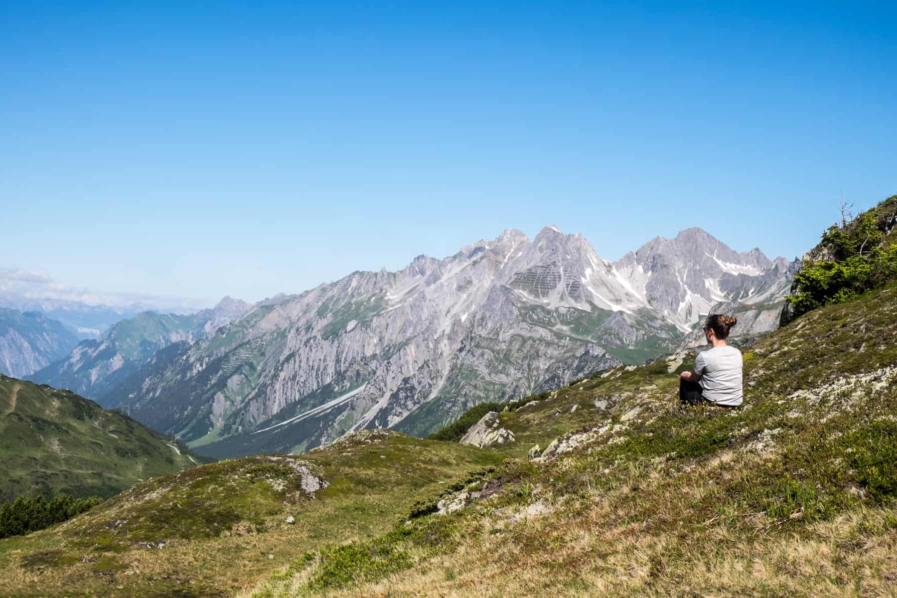 https://mdw-travel-data-us-east-1.s3.amazonaws.com/img/country/Austria/St-Anton/img_01.jpg