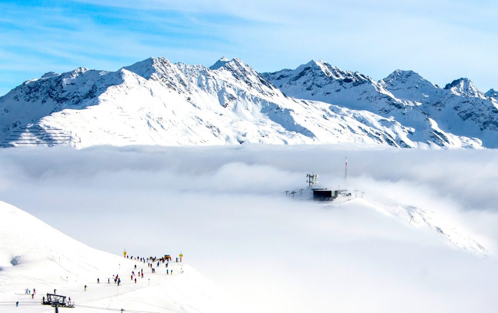 https://mdw-travel-data-us-east-1.s3.amazonaws.com/img/country/Austria/St-Anton/img_02.jpg