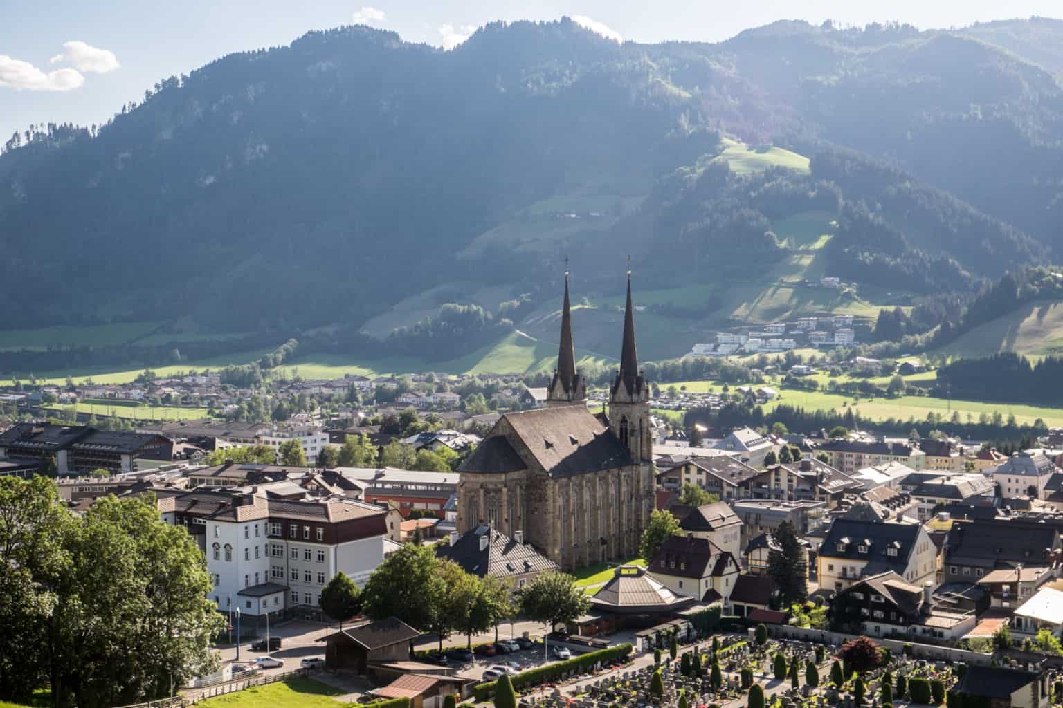https://mdw-travel-data-us-east-1.s3.amazonaws.com/img/country/Austria/St-Johann-im-Pongau-Market/img_01.jpg