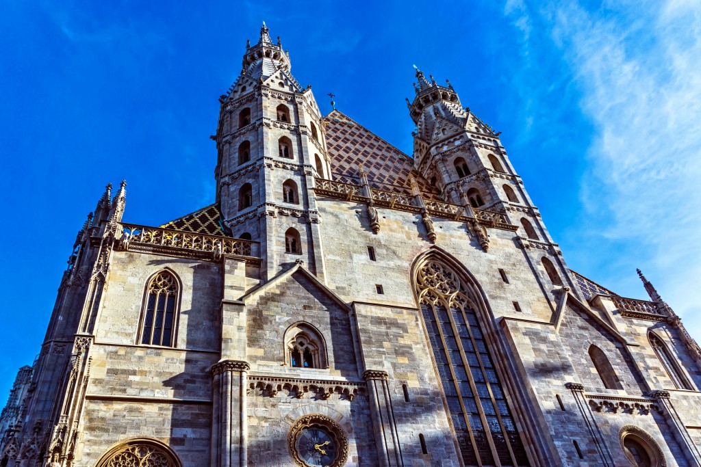 https://mdw-travel-data-us-east-1.s3.amazonaws.com/img/country/Austria/St-Stephens-Cathedral/img_01.jpg