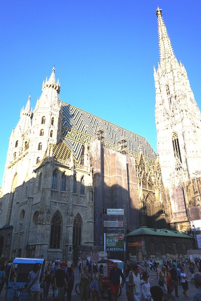 https://mdw-travel-data-us-east-1.s3.amazonaws.com/img/country/Austria/St-Stephens-Cathedral/img_03.jpg