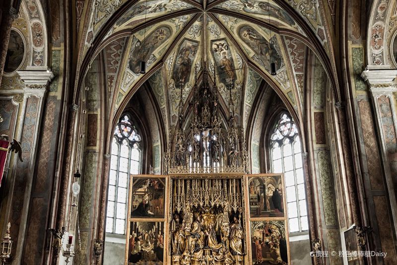 https://mdw-travel-data-us-east-1.s3.amazonaws.com/img/country/Austria/St-Wolfgang-Church/img_01.jpg