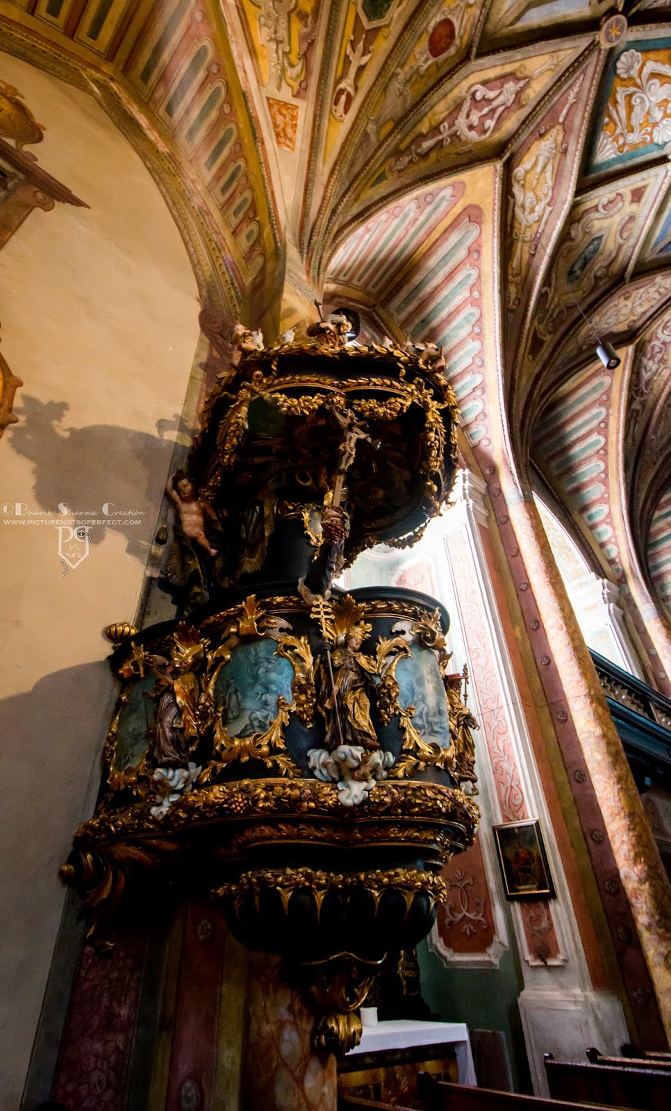 https://mdw-travel-data-us-east-1.s3.amazonaws.com/img/country/Austria/St-Wolfgang-Church/img_02.jpg