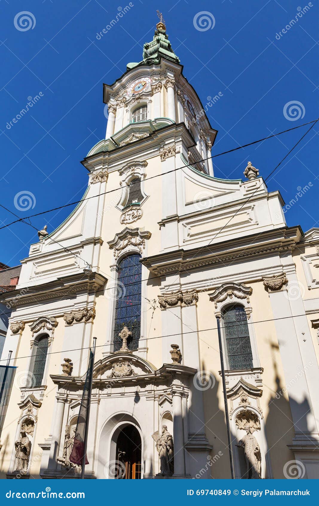 https://mdw-travel-data-us-east-1.s3.amazonaws.com/img/country/Austria/Stadtpfarrkirche/img_00.jpg