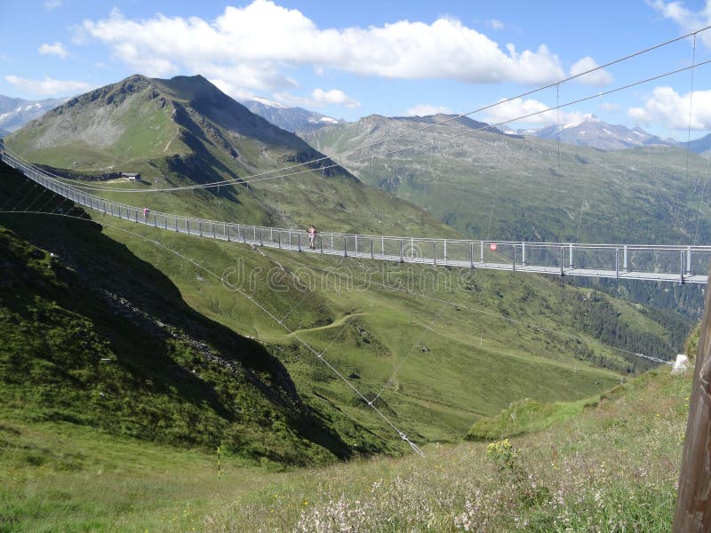 https://mdw-travel-data-us-east-1.s3.amazonaws.com/img/country/Austria/Stubnerkogel-Suspension-Bridge/img_03.jpg