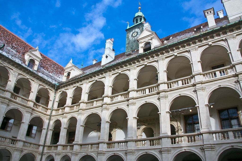 https://mdw-travel-data-us-east-1.s3.amazonaws.com/img/country/Austria/Styrian-Provincial-Government-Building/img_01.jpg