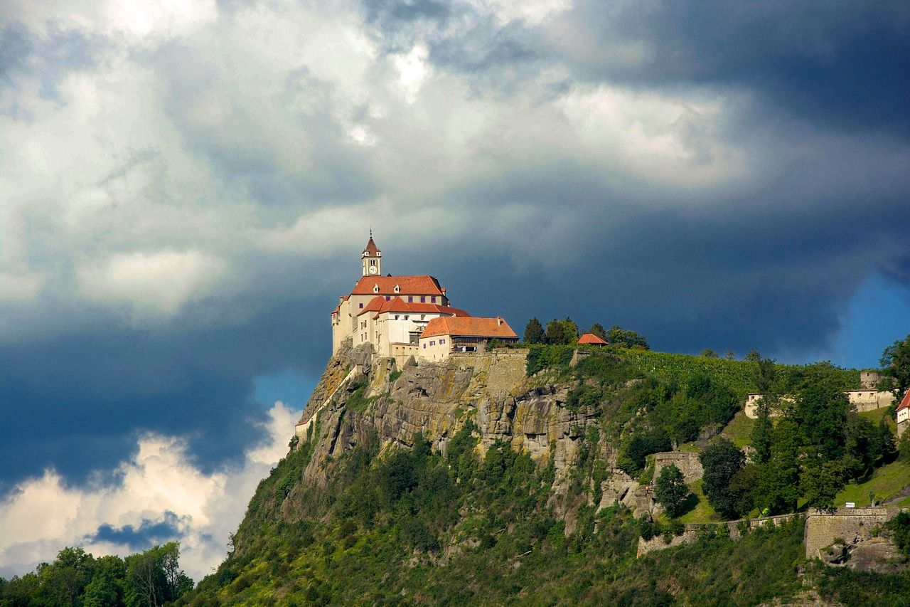 https://mdw-travel-data-us-east-1.s3.amazonaws.com/img/country/Austria/Styrian-Provincial-Government-Building/img_03.jpg