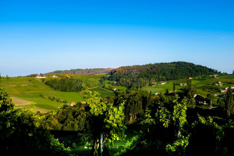 https://mdw-travel-data-us-east-1.s3.amazonaws.com/img/country/Austria/Styrian-Wine-Road/img_04.jpg