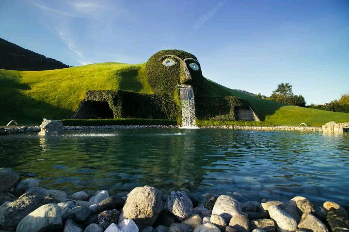 https://mdw-travel-data-us-east-1.s3.amazonaws.com/img/country/Austria/Swarovski-Kristallwelten-Store-Innsbruck/img_01.jpg