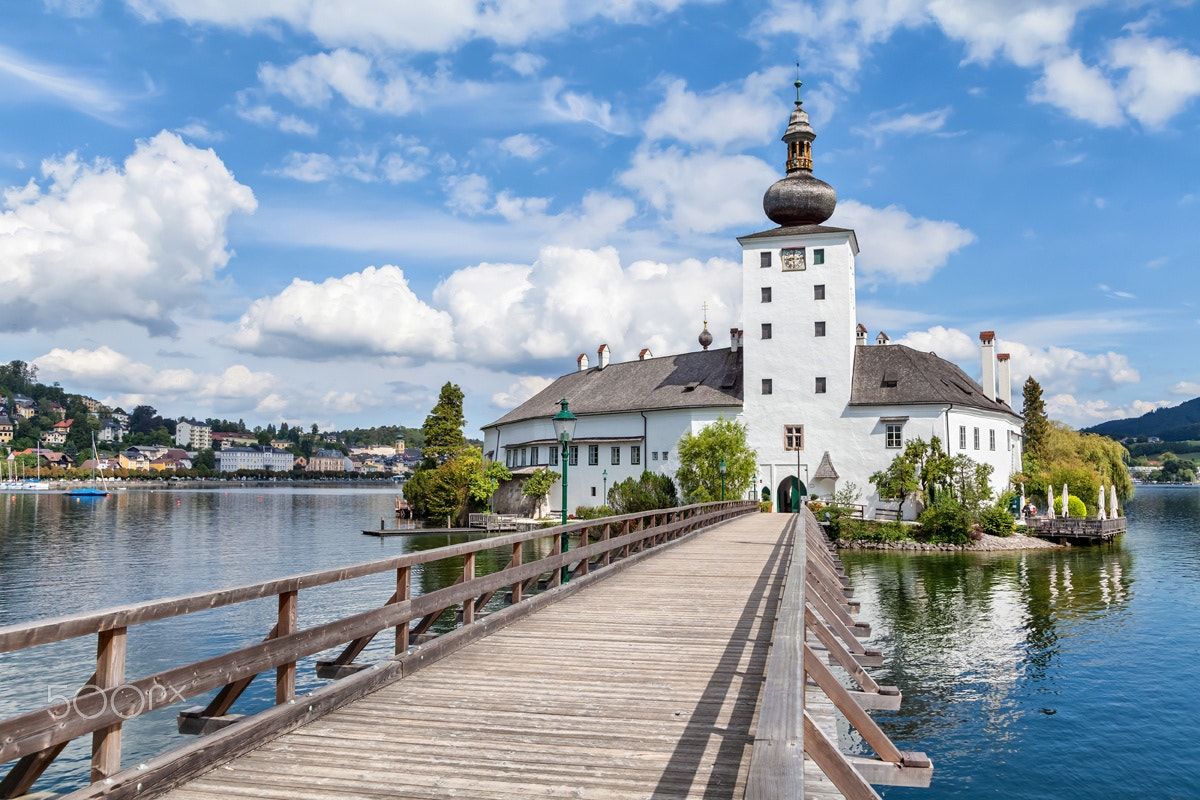 https://mdw-travel-data-us-east-1.s3.amazonaws.com/img/country/Austria/Traunsee/img_01.jpg