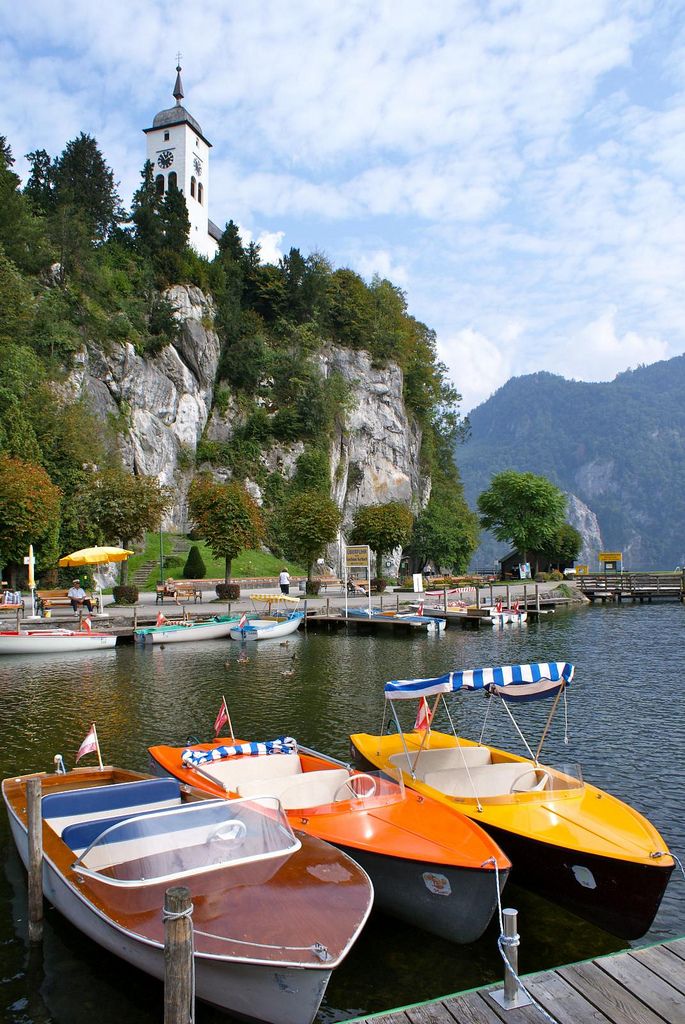 https://mdw-travel-data-us-east-1.s3.amazonaws.com/img/country/Austria/Traunsee/img_02.jpg
