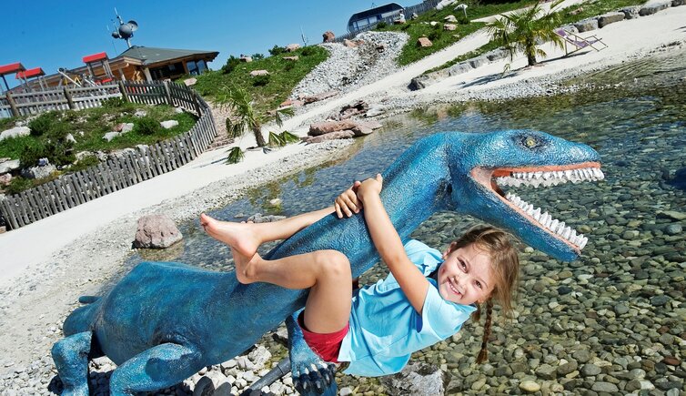 https://mdw-travel-data-us-east-1.s3.amazonaws.com/img/country/Austria/Triassic-Park/img_00.jpg