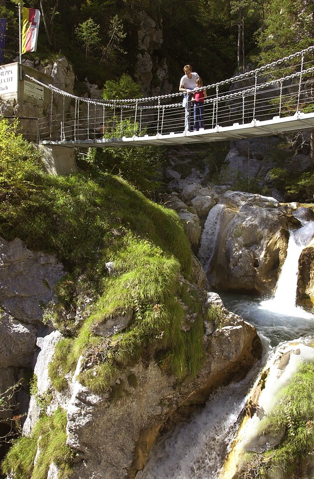 https://mdw-travel-data-us-east-1.s3.amazonaws.com/img/country/Austria/Tscheppaschlucht/img_01.jpg