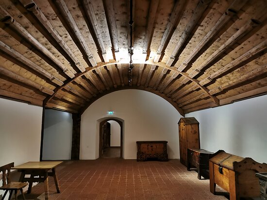 https://mdw-travel-data-us-east-1.s3.amazonaws.com/img/country/Austria/Tyrolean-Folk-Art-Museum/img_02.jpg