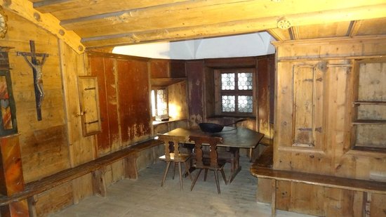 https://mdw-travel-data-us-east-1.s3.amazonaws.com/img/country/Austria/Tyrolean-Folk-Art-Museum/img_03.jpg