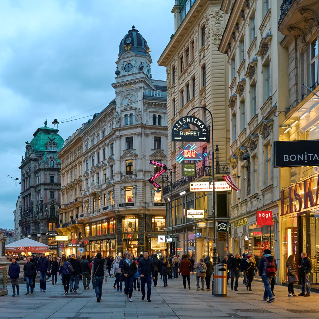 https://mdw-travel-data-us-east-1.s3.amazonaws.com/img/country/Austria/Vienna-City-Hall/img_02.jpg