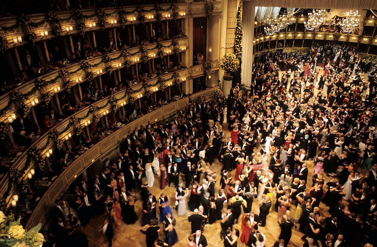 https://mdw-travel-data-us-east-1.s3.amazonaws.com/img/country/Austria/Vienna-Opera-Ball/img_01.jpg