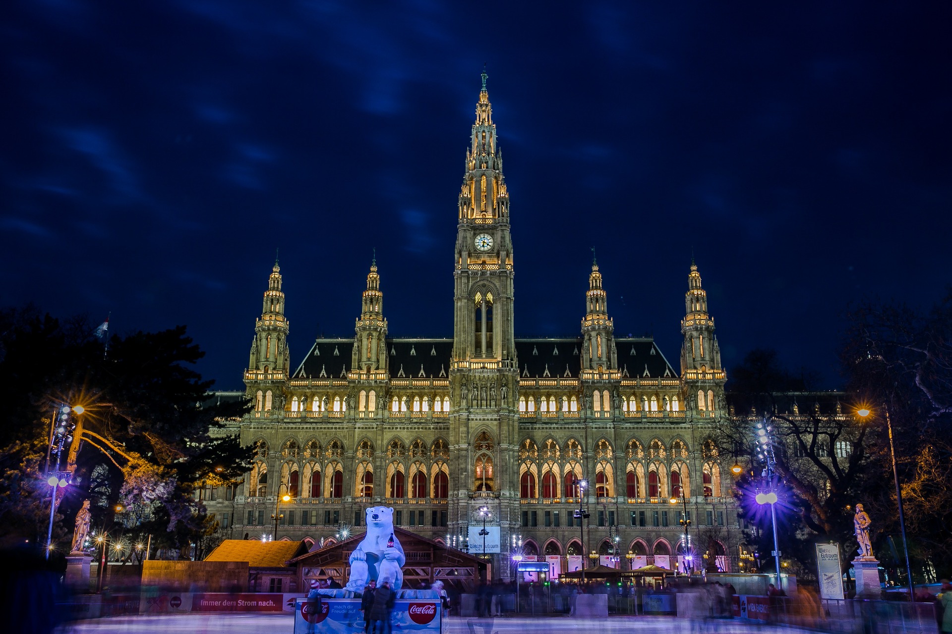 https://mdw-travel-data-us-east-1.s3.amazonaws.com/img/country/Austria/Vienna-State-Hall/img_00.jpg