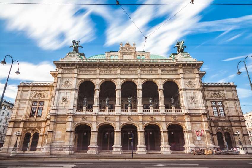 https://mdw-travel-data-us-east-1.s3.amazonaws.com/img/country/Austria/Vienna-State-Opera/img_02.jpg