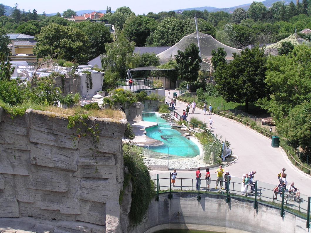 https://mdw-travel-data-us-east-1.s3.amazonaws.com/img/country/Austria/Vienna-Zoo/img_01.jpg