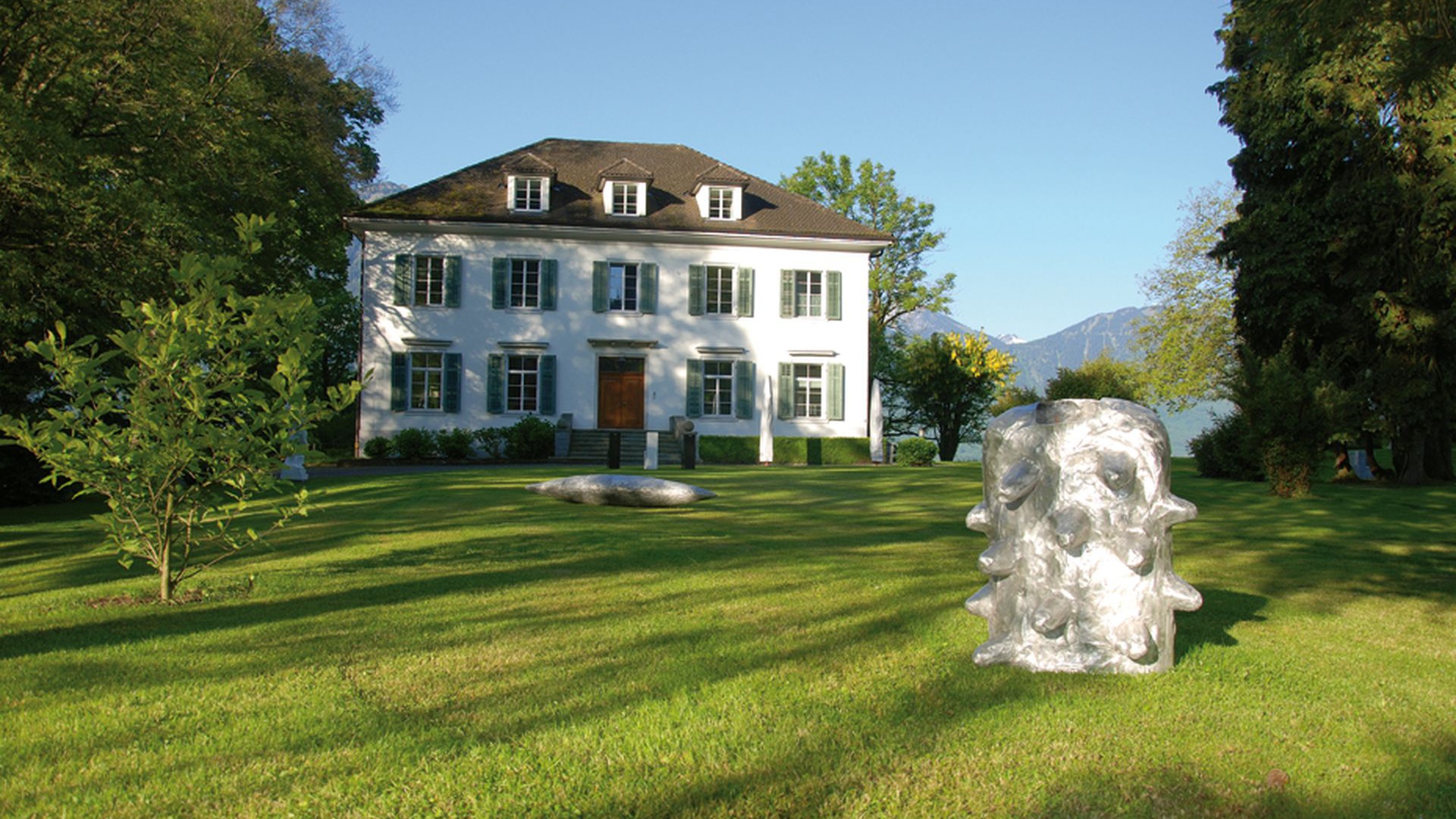 https://mdw-travel-data-us-east-1.s3.amazonaws.com/img/country/Austria/Villa-Falkenhorst/img_01.jpg