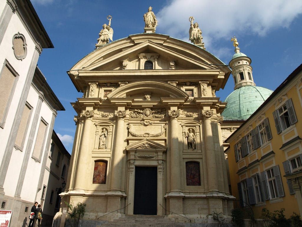 https://mdw-travel-data-us-east-1.s3.amazonaws.com/img/country/Austria/Villa-Ferdinandeum/img_01.jpg