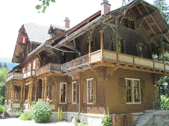 https://mdw-travel-data-us-east-1.s3.amazonaws.com/img/country/Austria/Villa-Maund/img_02.jpg
