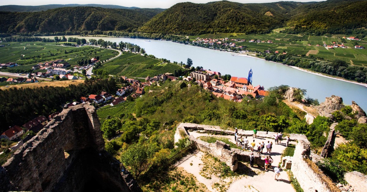 https://mdw-travel-data-us-east-1.s3.amazonaws.com/img/country/Austria/Wachau-Valley/img_03.jpg