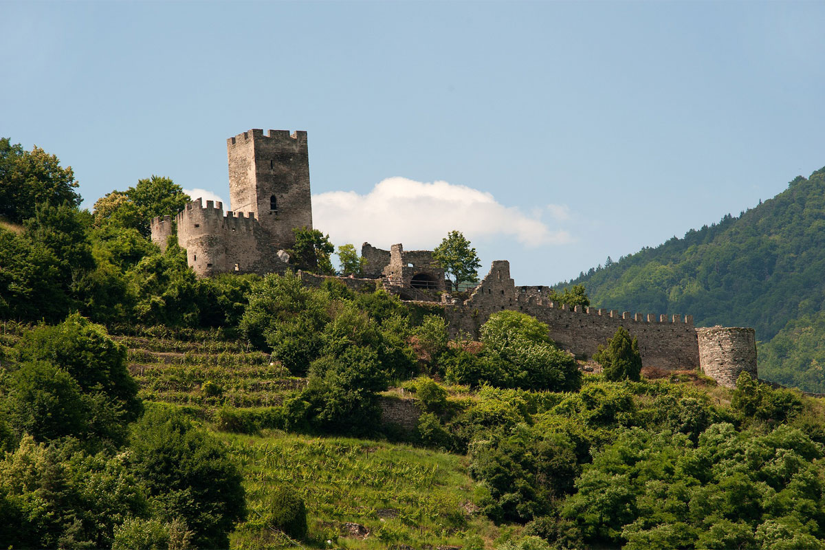 https://mdw-travel-data-us-east-1.s3.amazonaws.com/img/country/Austria/Wachau/img_02.jpg