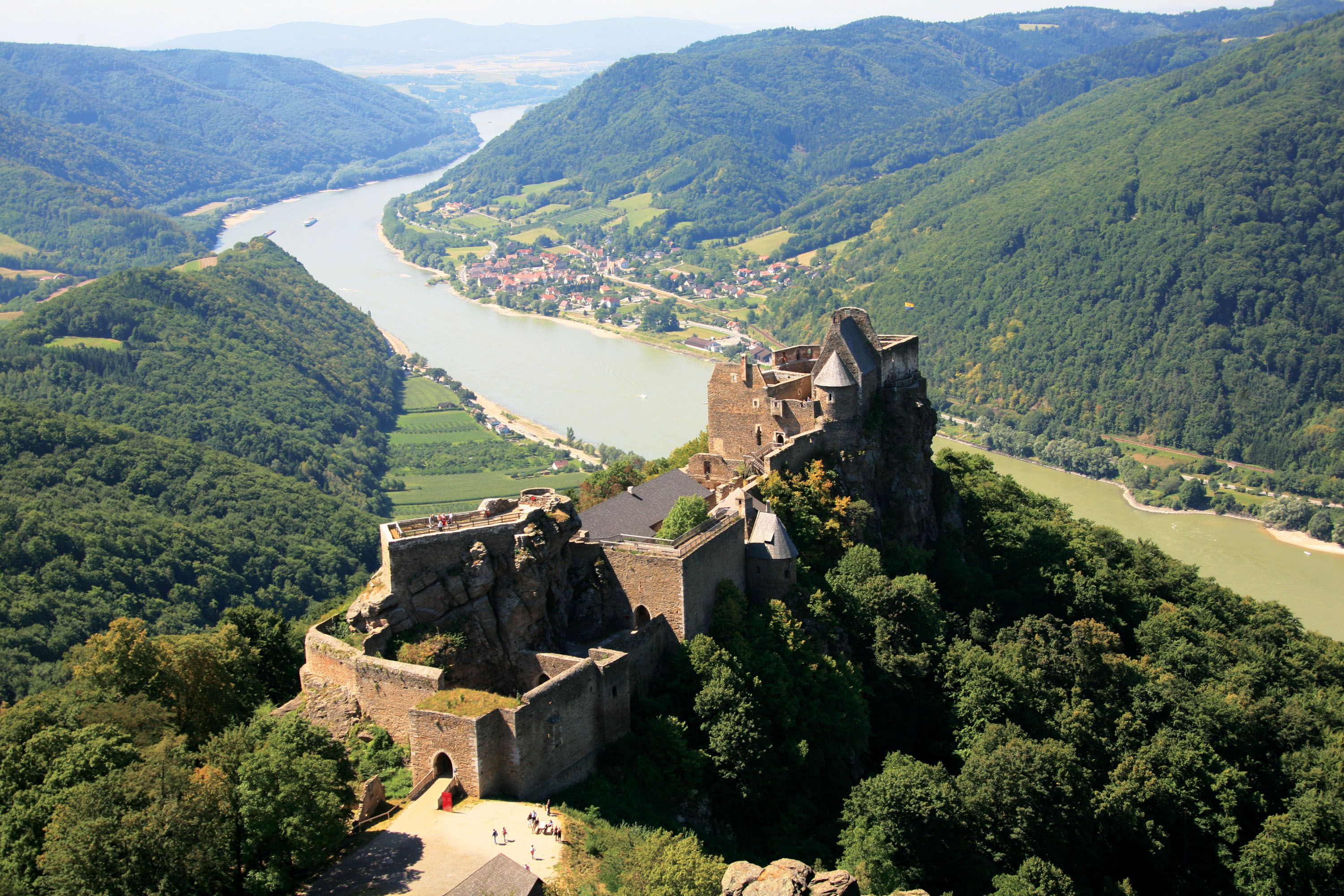 https://mdw-travel-data-us-east-1.s3.amazonaws.com/img/country/Austria/Wachau/img_03.jpg