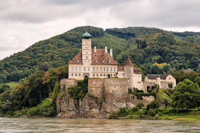 https://mdw-travel-data-us-east-1.s3.amazonaws.com/img/country/Austria/Wachau/img_04.jpg