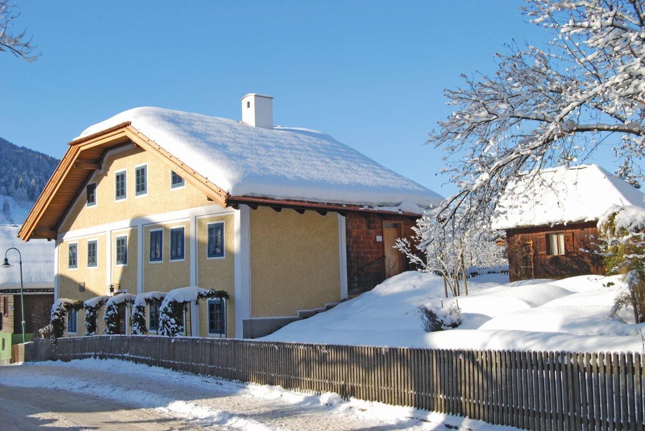https://mdw-travel-data-us-east-1.s3.amazonaws.com/img/country/Austria/Waggerl-House/img_03.jpg