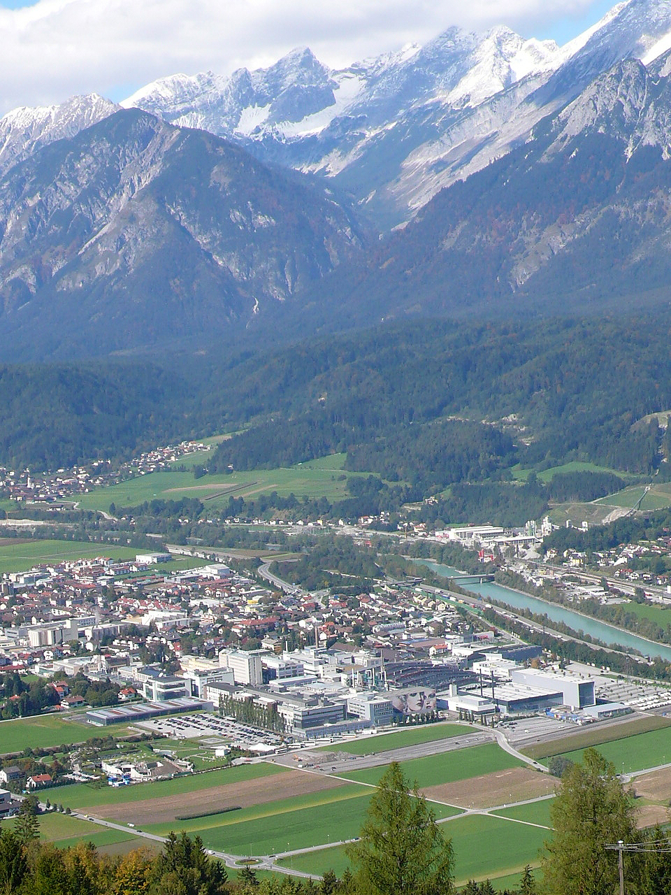 https://mdw-travel-data-us-east-1.s3.amazonaws.com/img/country/Austria/Wattens/img_04.jpg
