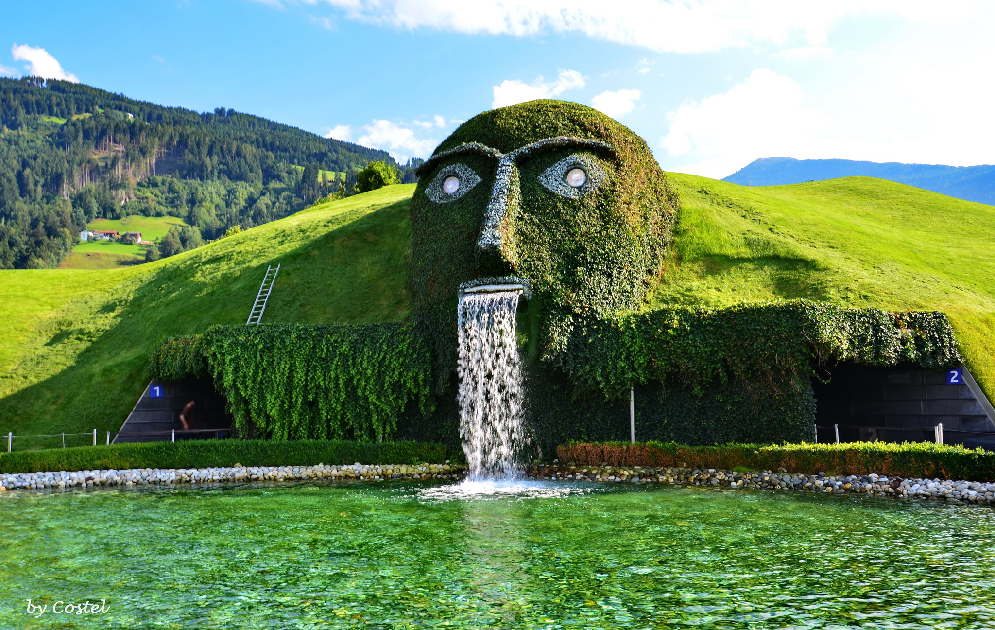 https://mdw-travel-data-us-east-1.s3.amazonaws.com/img/country/Austria/Wattens/img_05.jpg