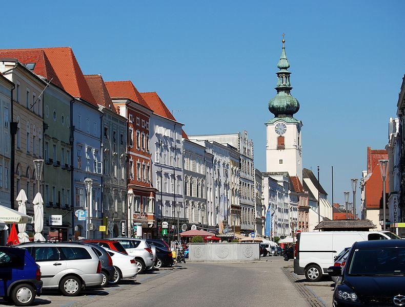 https://mdw-travel-data-us-east-1.s3.amazonaws.com/img/country/Austria/Wels-Castle/img_05.jpg
