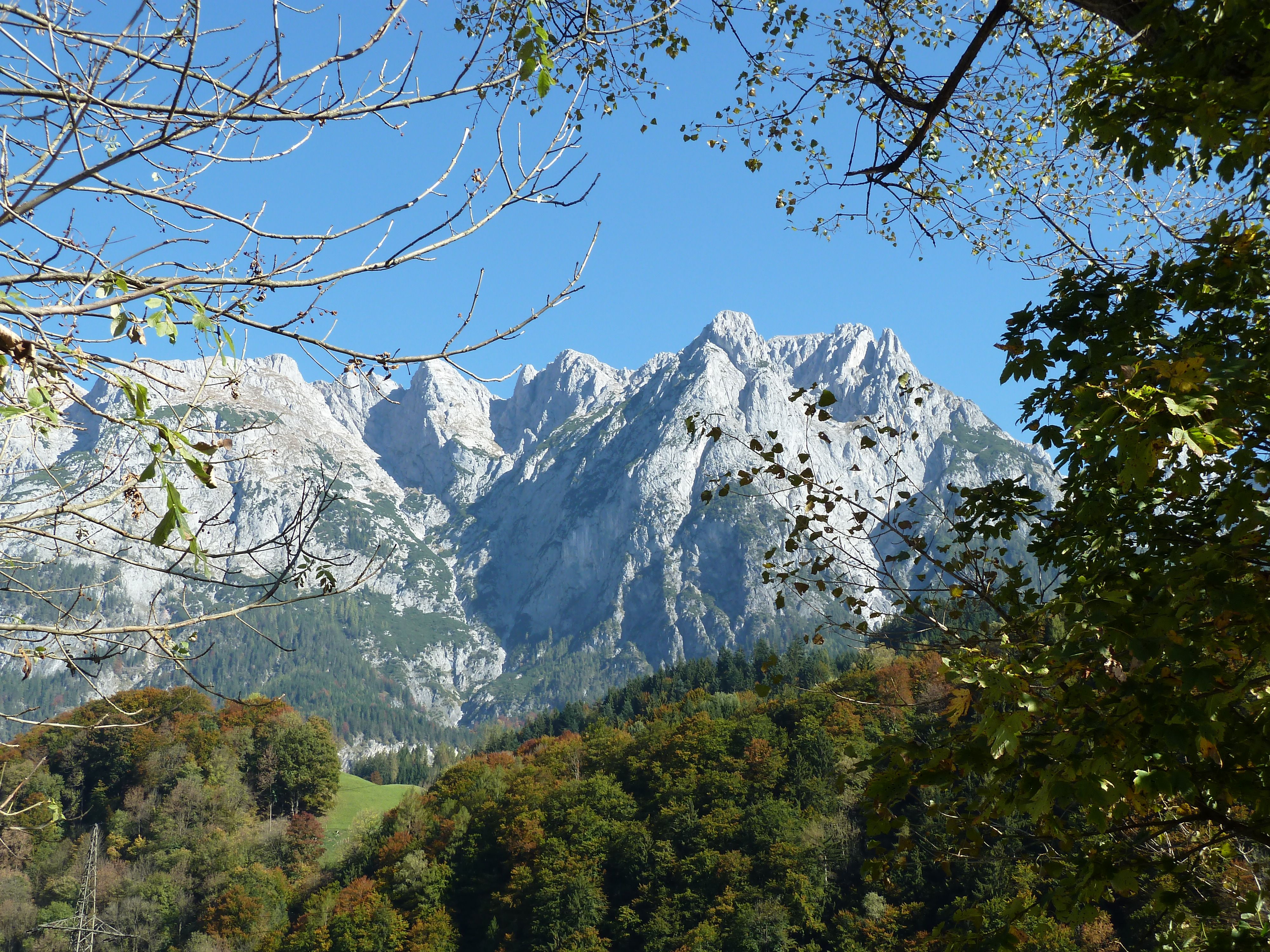 https://mdw-travel-data-us-east-1.s3.amazonaws.com/img/country/Austria/Werfen-Ice-Caves/img_02.jpg