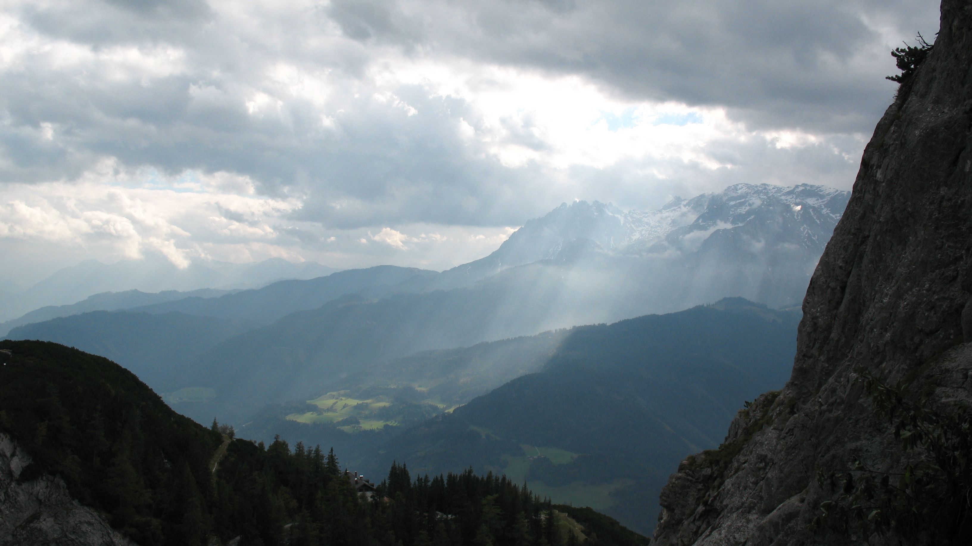 https://mdw-travel-data-us-east-1.s3.amazonaws.com/img/country/Austria/Werfen-Ice-Caves/img_03.jpg