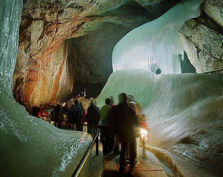 https://mdw-travel-data-us-east-1.s3.amazonaws.com/img/country/Austria/Werfen-Ice-Caves/img_04.jpg