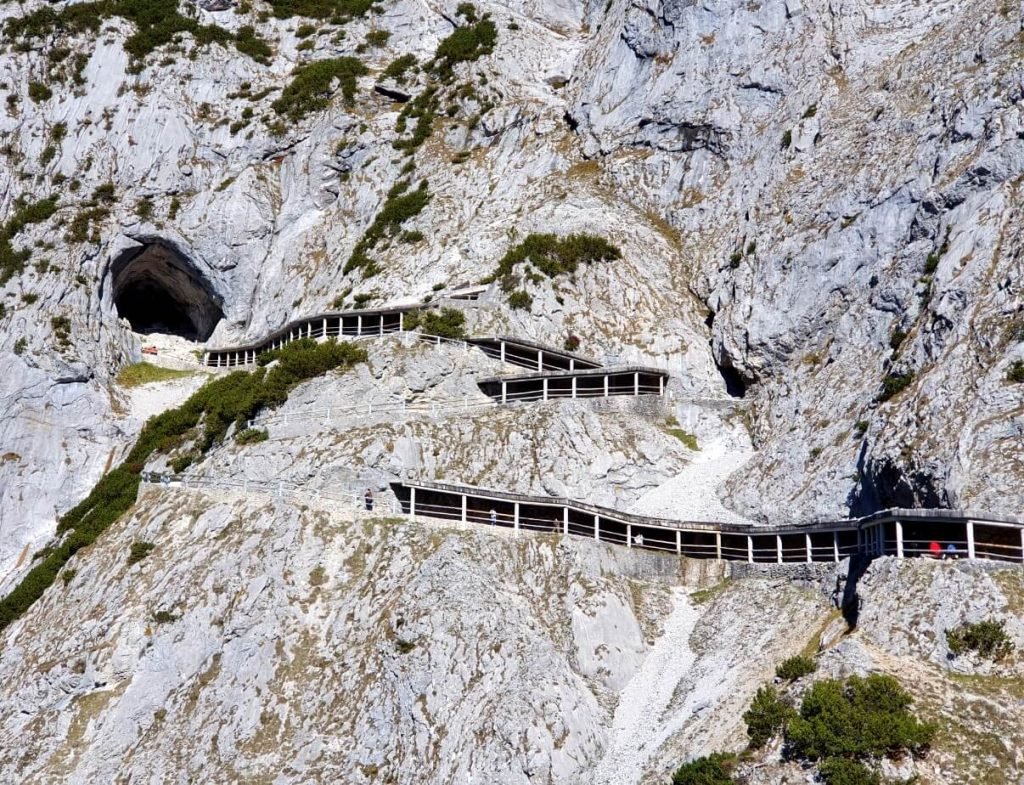 https://mdw-travel-data-us-east-1.s3.amazonaws.com/img/country/Austria/Werfen-Ice-Caves/img_05.jpg