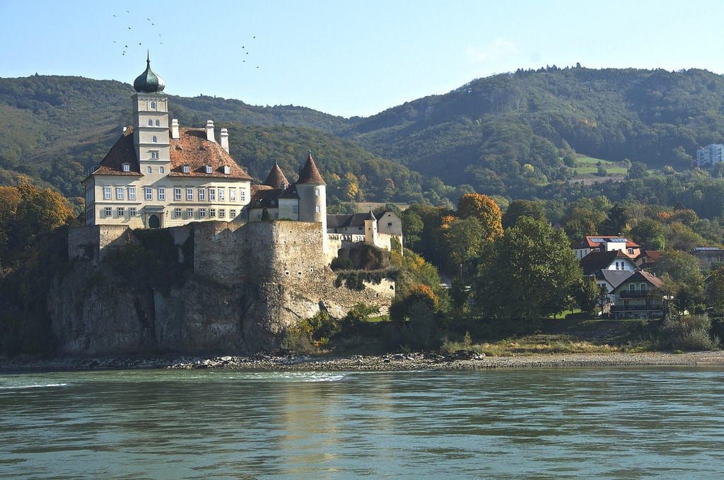 https://mdw-travel-data-us-east-1.s3.amazonaws.com/img/country/Austria/Wine-Museum-Krems/img_01.jpg