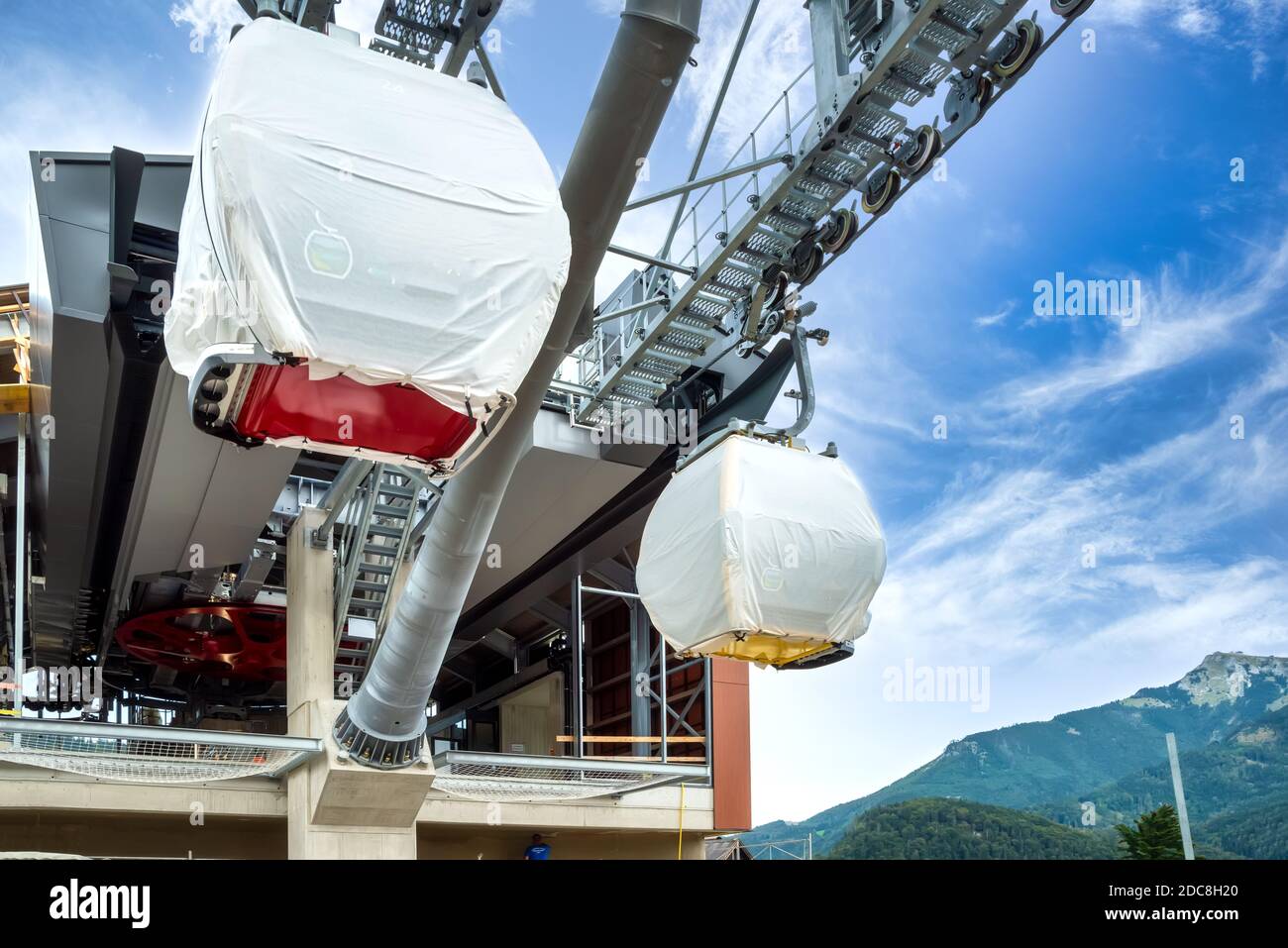 https://mdw-travel-data-us-east-1.s3.amazonaws.com/img/country/Austria/Zwolferhorn-Cable-Car/img_02.jpg