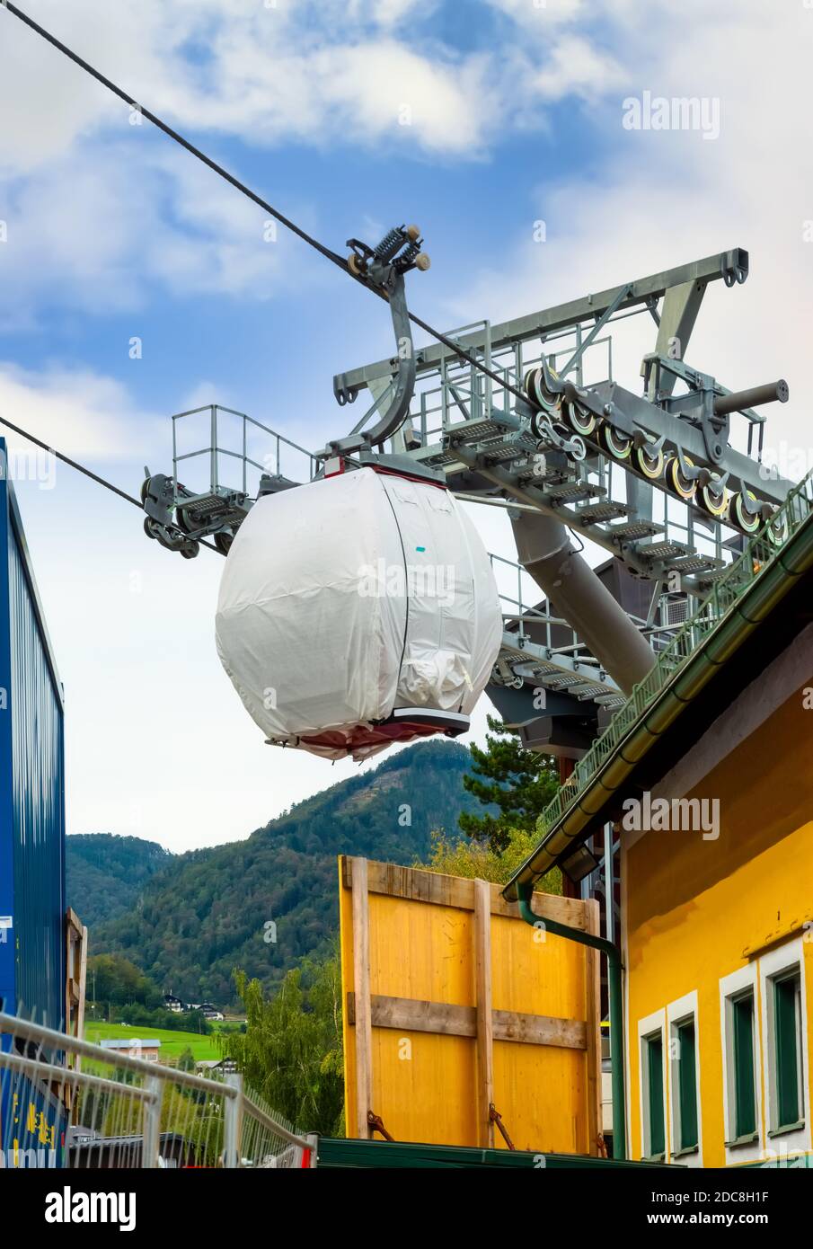 https://mdw-travel-data-us-east-1.s3.amazonaws.com/img/country/Austria/Zwolferhorn-Cable-Car/img_03.jpg