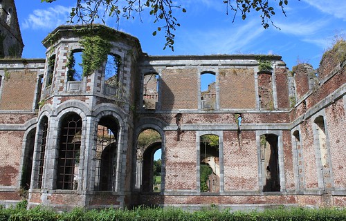 https://mdw-travel-data-us-east-1.s3.amazonaws.com/img/country/Belgium/Abbey-of-Aulne/img_02.jpg